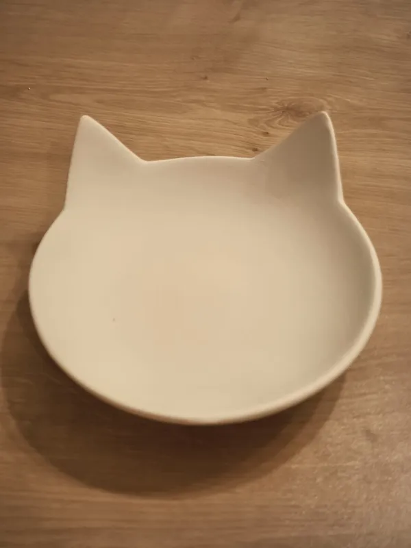 Plat en forme de tête de chat à peindre