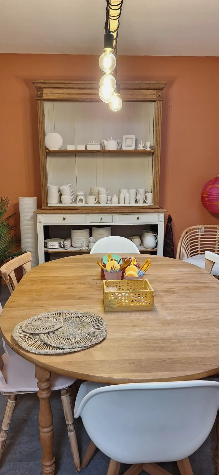 Table conviviale pour créer ensemble chez Chroma
